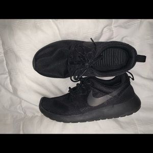 Nike roshe sneakers